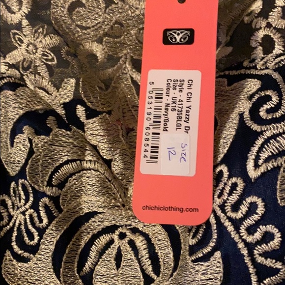 Beautiful embroidered party dress with tulle skirt - Picture 4 of 4